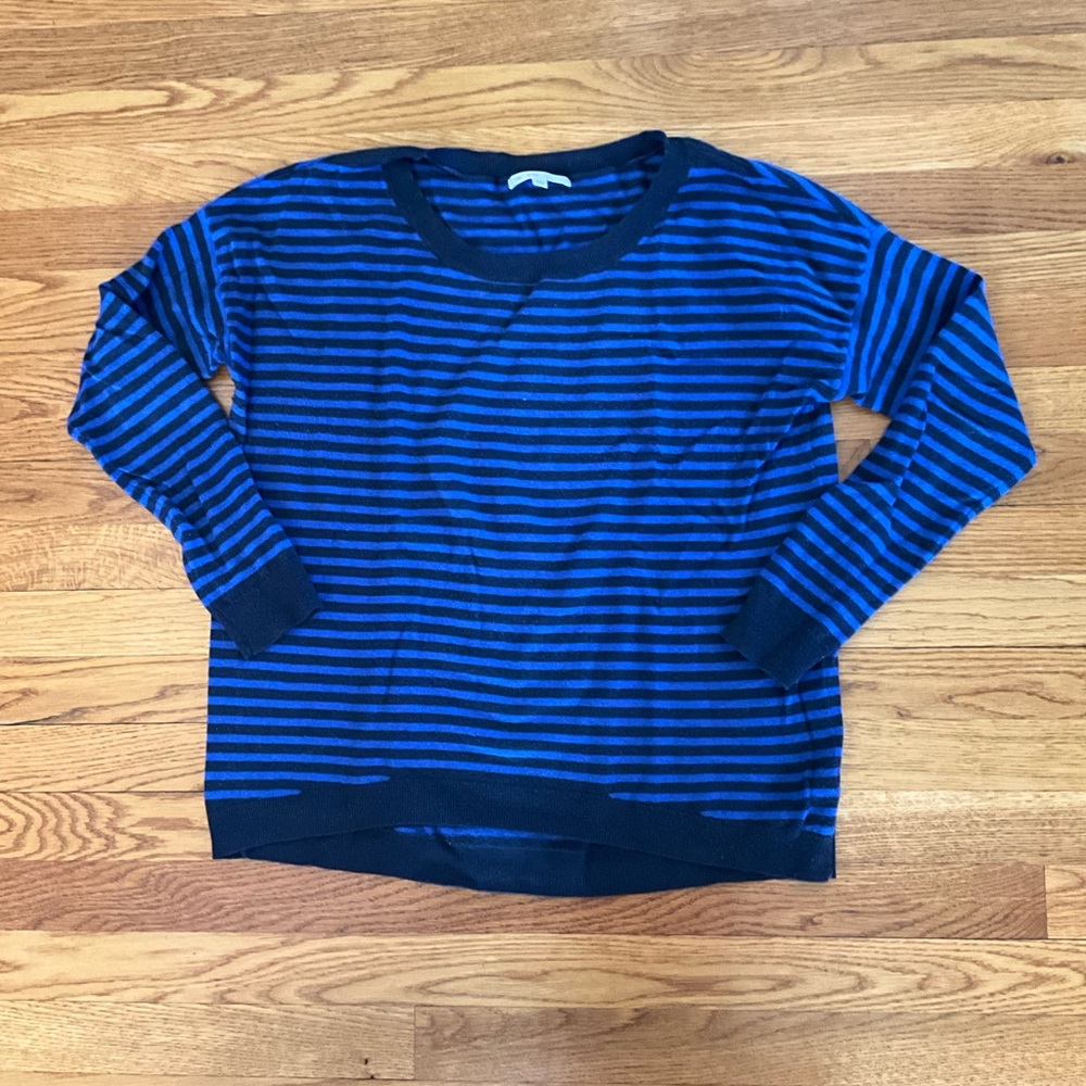 Size M GAP crew neck sweater